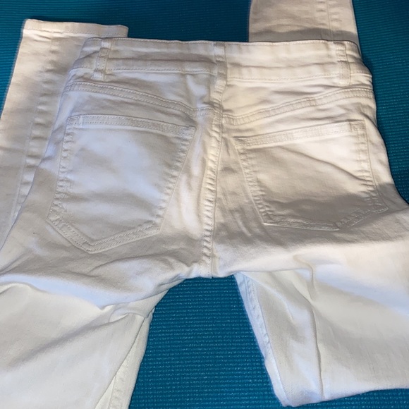 White jeans ripped barely worn very good condition - Picture 4 of 6